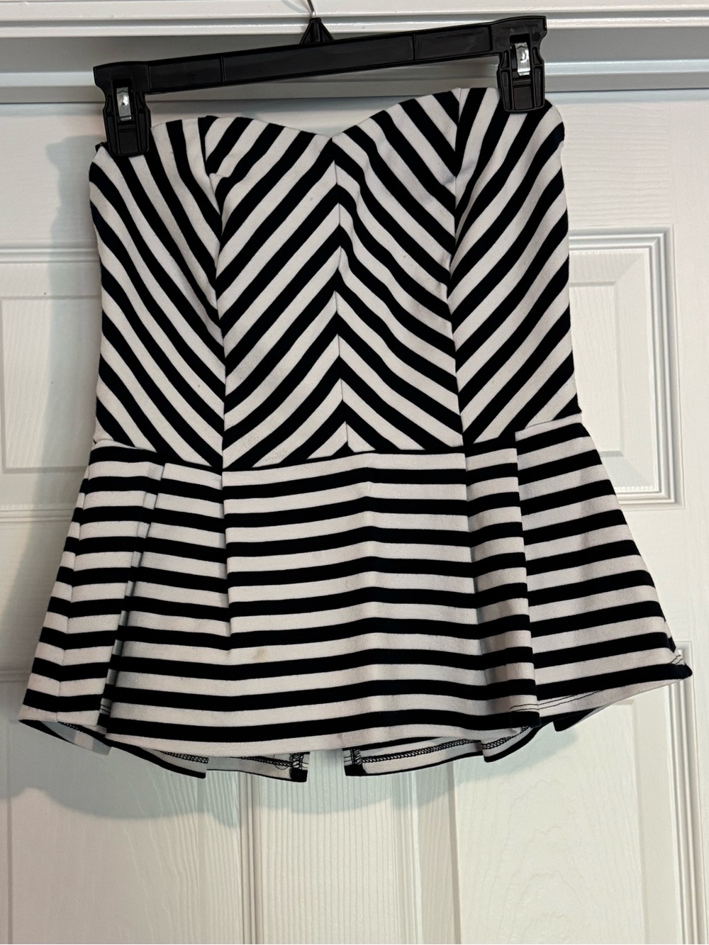 Forever 21 Black and White Striped Peplum Mini Skirt 📌 it has a tiny stain 📌